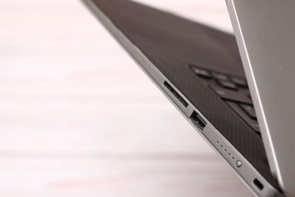 Dell XPS 9560